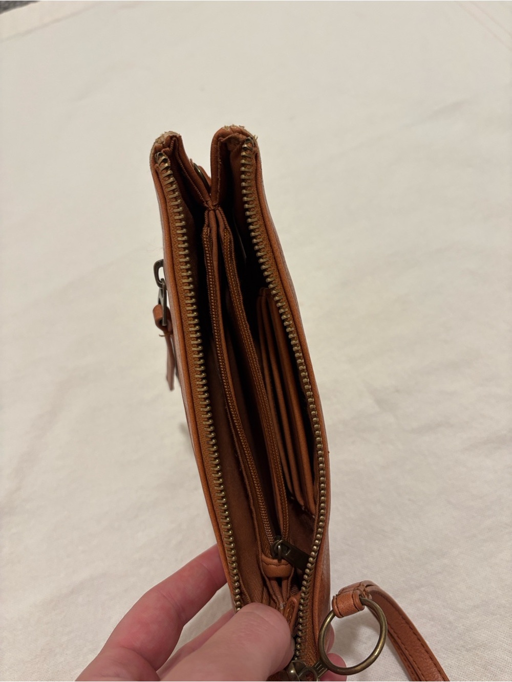 Universal Thread Wallet - Picture 9 of 14